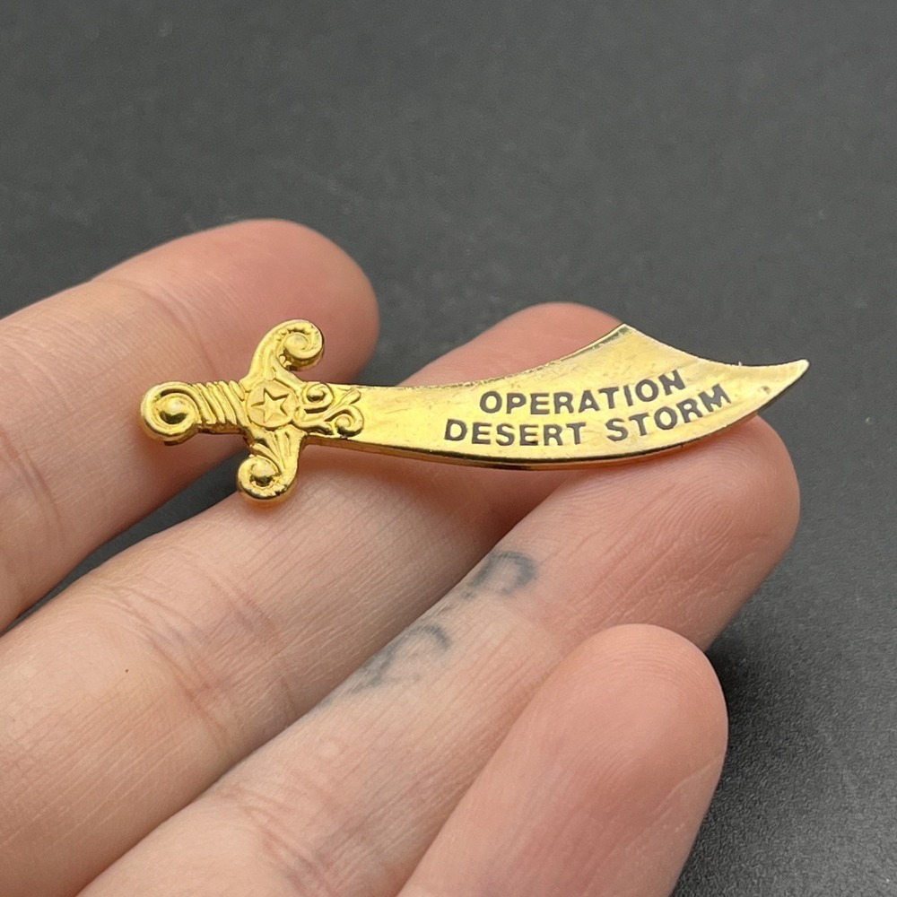U.S. Military Operation Desert Storm Scimitar Sword Gold Tone Lapel Hat Pin